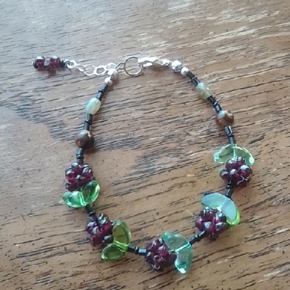 Handmade Semiprecious Crystal Beaded Bracelet, Garnet Flowers!!!